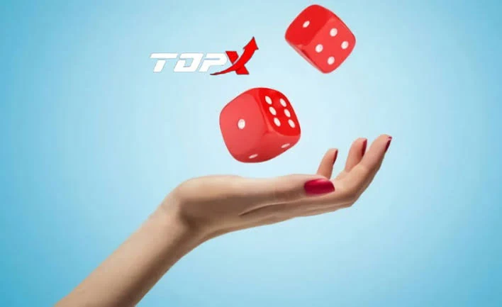 Imagem de marca da TopX: mão lançando dados sobre fundo claro